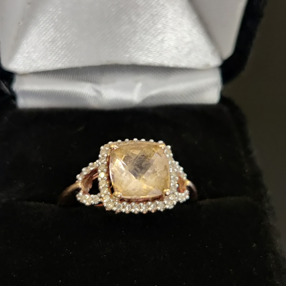 Elegant Gold and Silver Women's Ring
